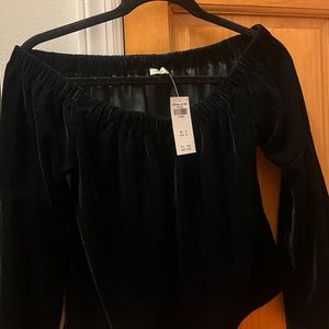 Women’s hollister black off the shoulder velvet flare sleeve top